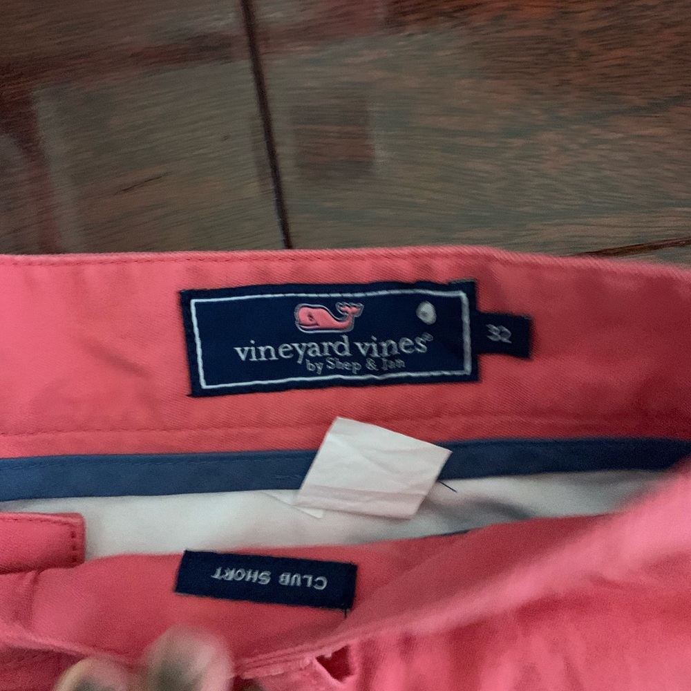 Vineyard Vines men’s pink/red club shorts - Picture 4 of 4